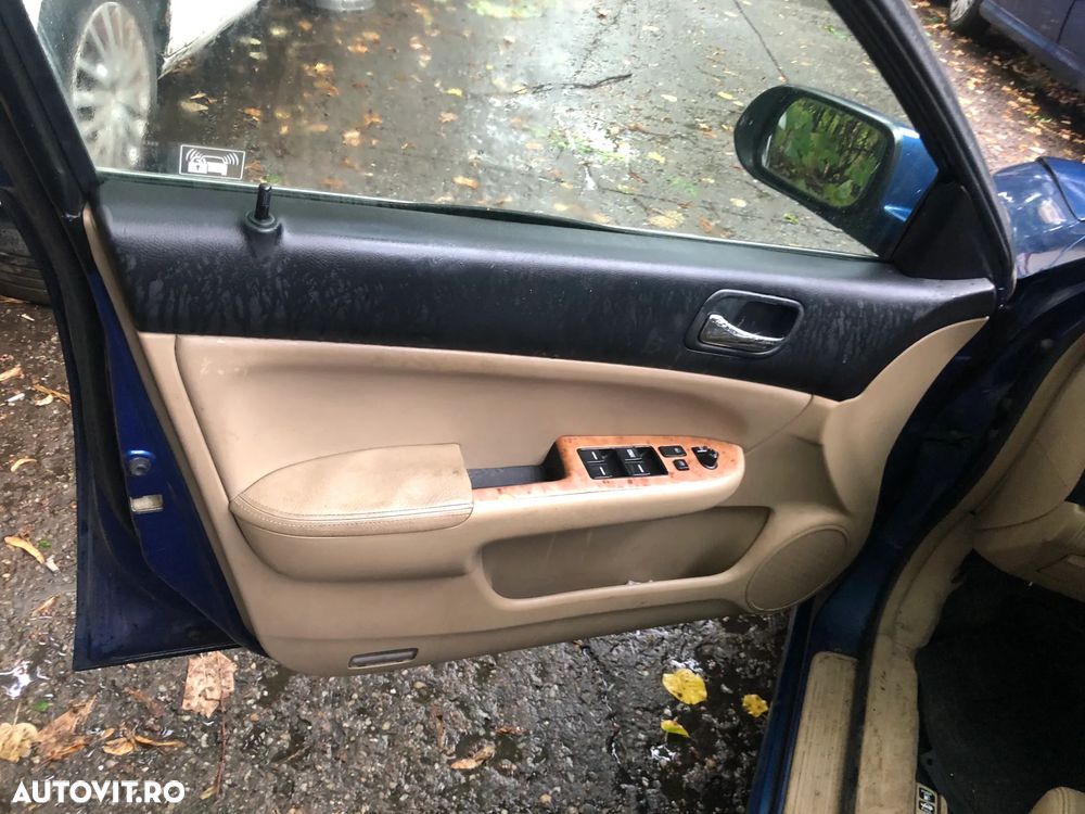 Dezmembrez Honda Accord 7 albastru 2,4 benzina - 10