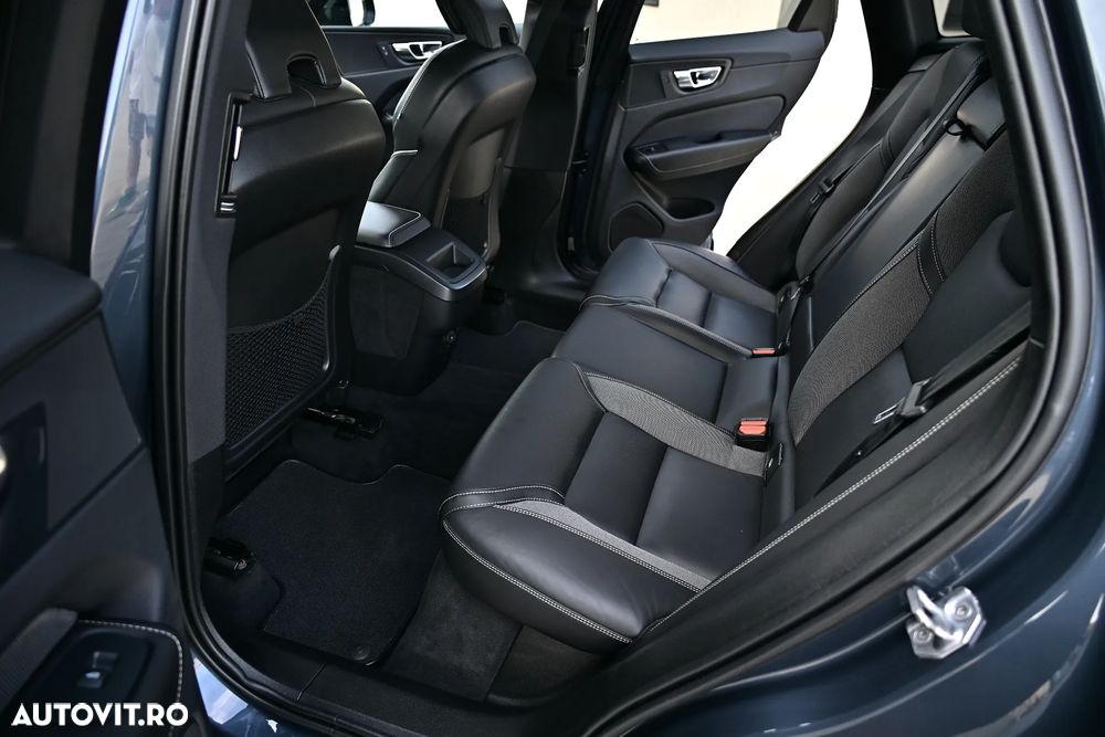 Volvo XC 60 B4 MHEV AT8 AWD R-Design - 16