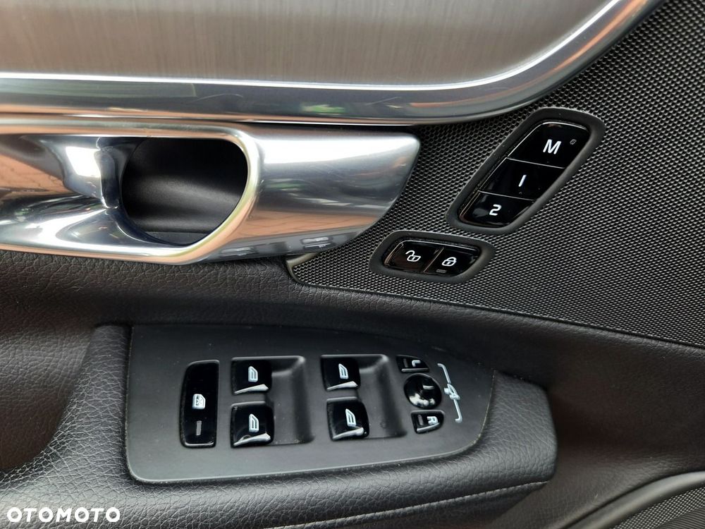 Volvo V90 D4 SCR Momentum - 17