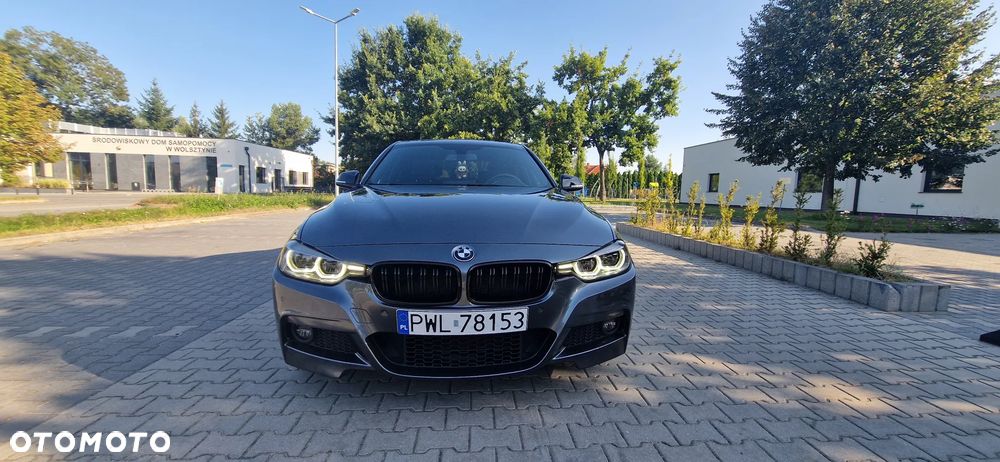 BMW Seria 3 330i xDrive - 9