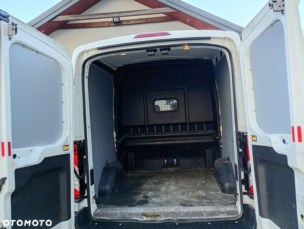 Ford Transit - 25