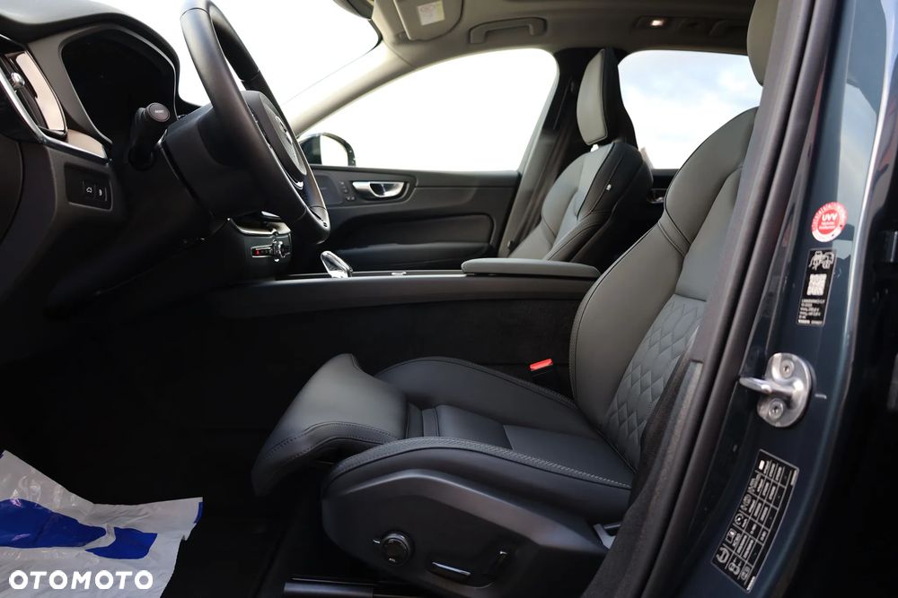 Volvo XC 60 T8 AWD Plus Dark - 23
