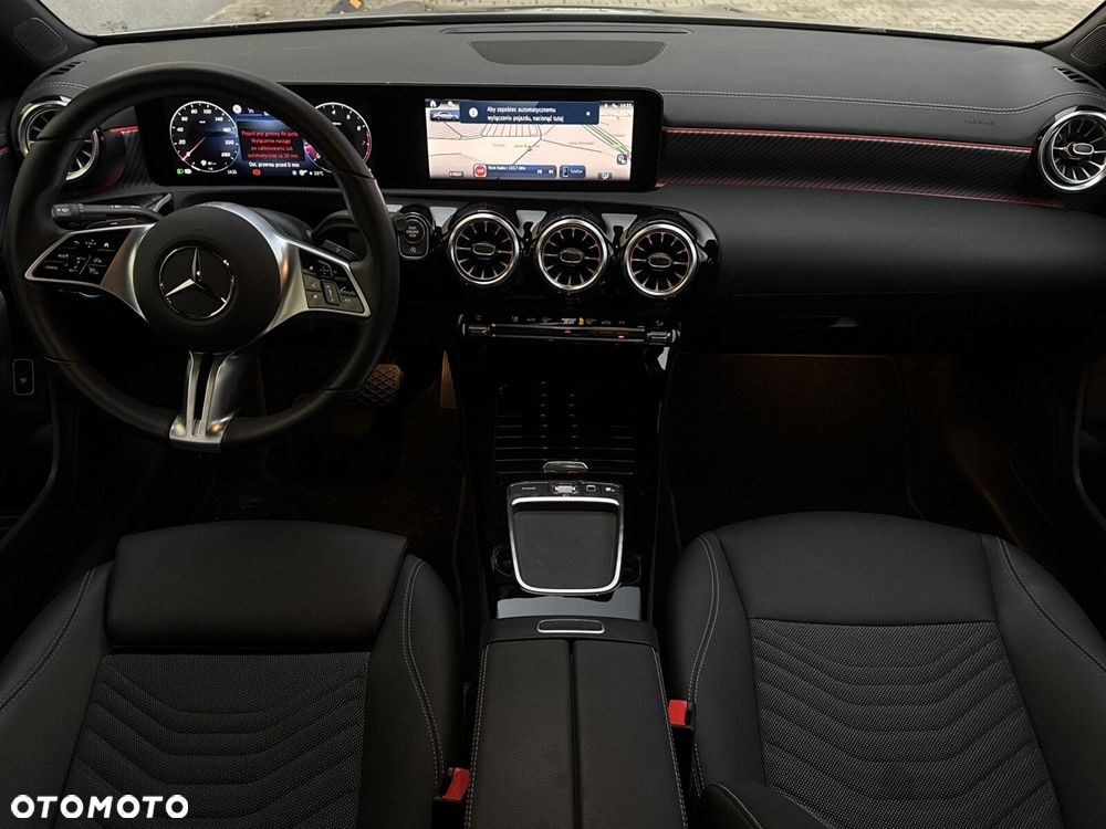 Mercedes-Benz CLA 180 Progressive 7G-DCT - 15
