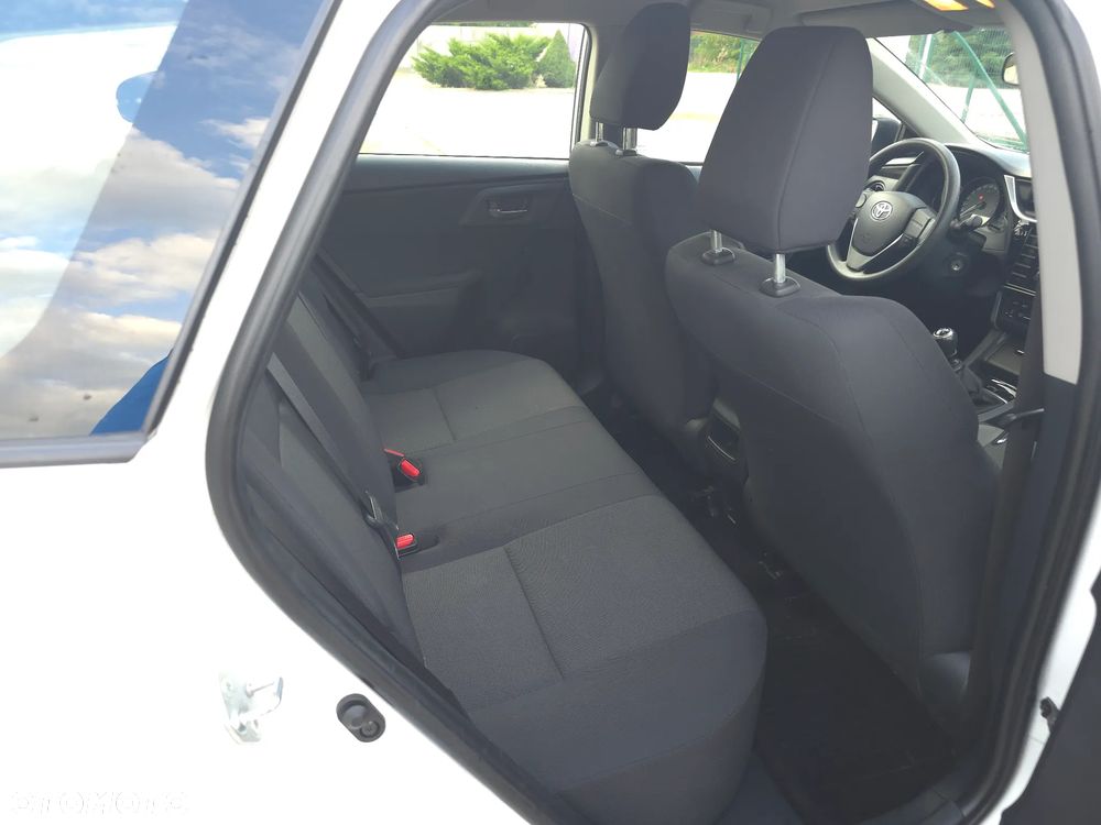 Toyota Auris 1.6 Premium - 13