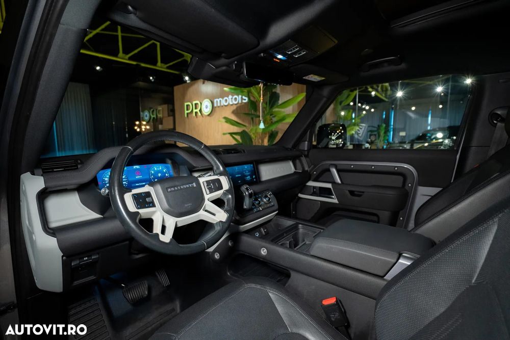 Land Rover Defender - 21