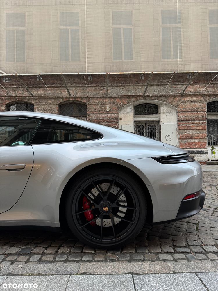Porsche 911 Carrera T-Hybrid 4 GTS - 10