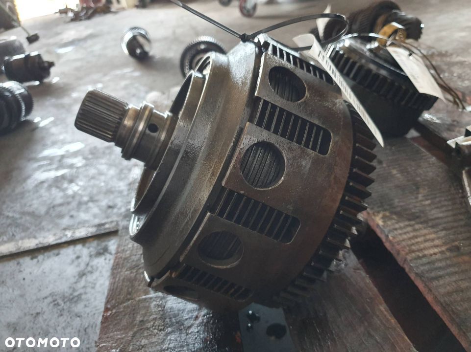 WAŁEK TRAKTOR DEUTZ- FAHR AGROTRON X720 SPRZĘGŁO - 1