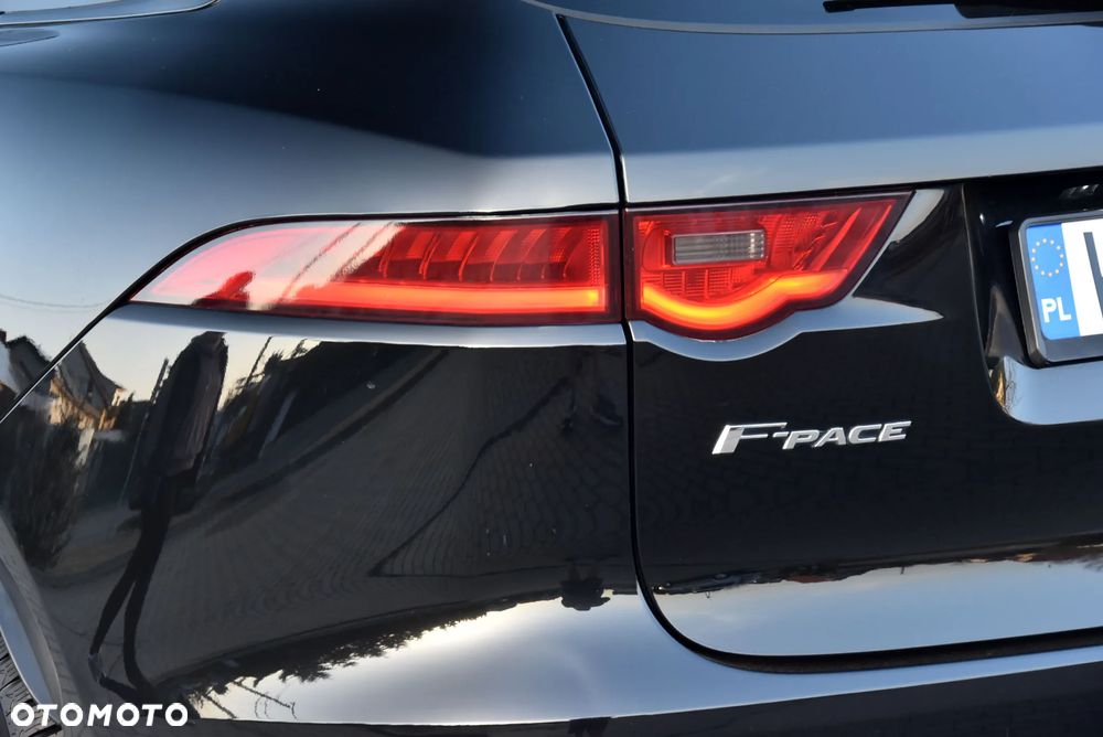 Jaguar F-Pace 2.0 i4D AWD R-Sport - 24