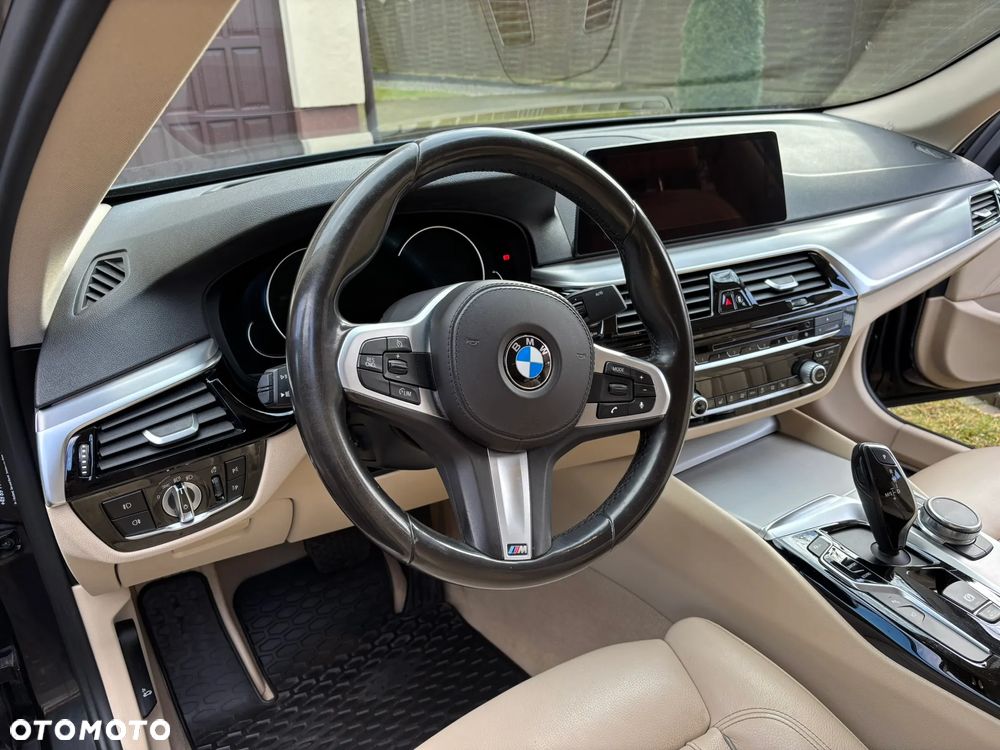 BMW Seria 5 520d M Sport - 13