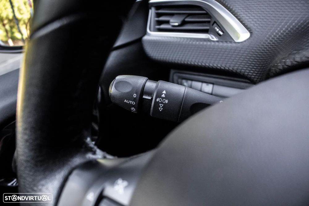 Peugeot 208 1.2 PureTech Signature - 15