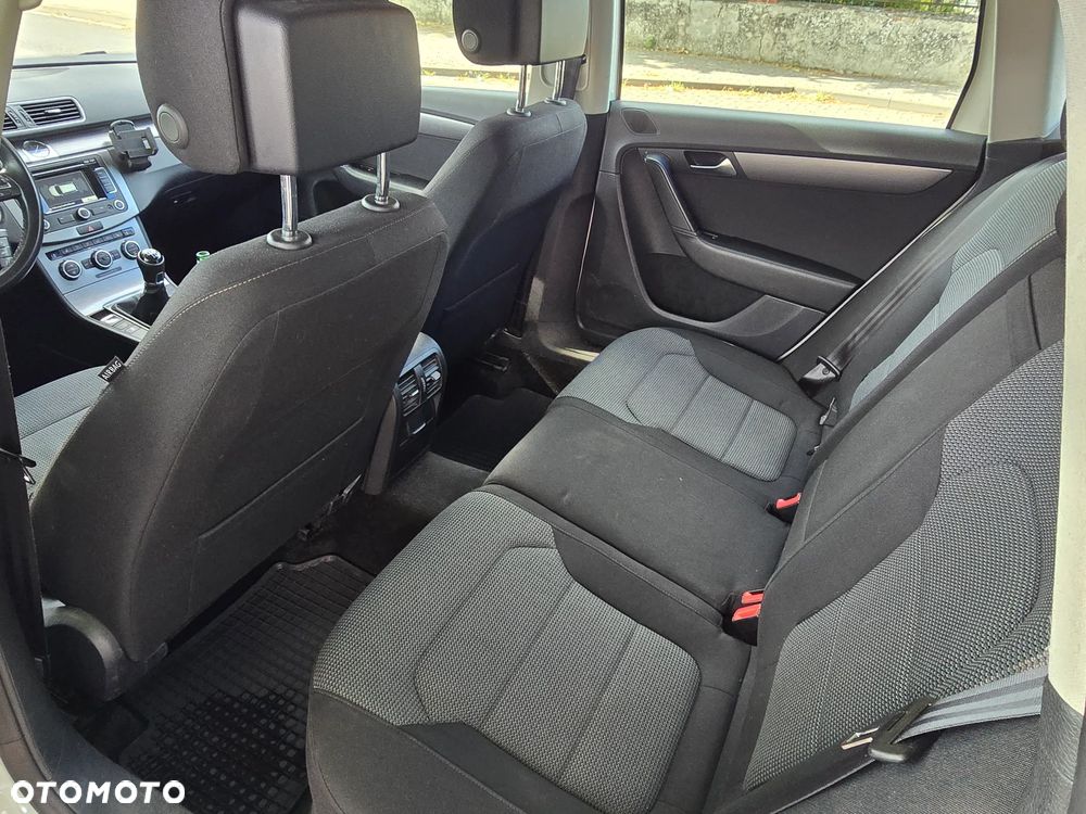 Volkswagen Passat 2.0 TDI BlueMotion Technology Comfortline - 10