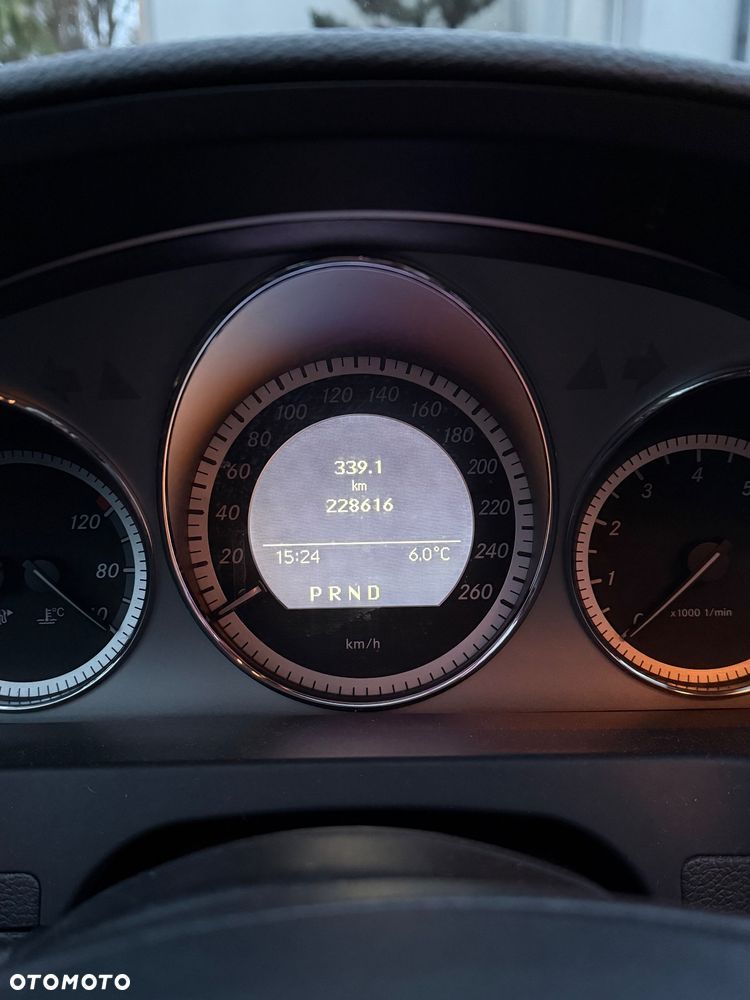 Mercedes-Benz Klasa C 180 T CGI Automatik BlueEFFICIENCY Avantgarde - 14