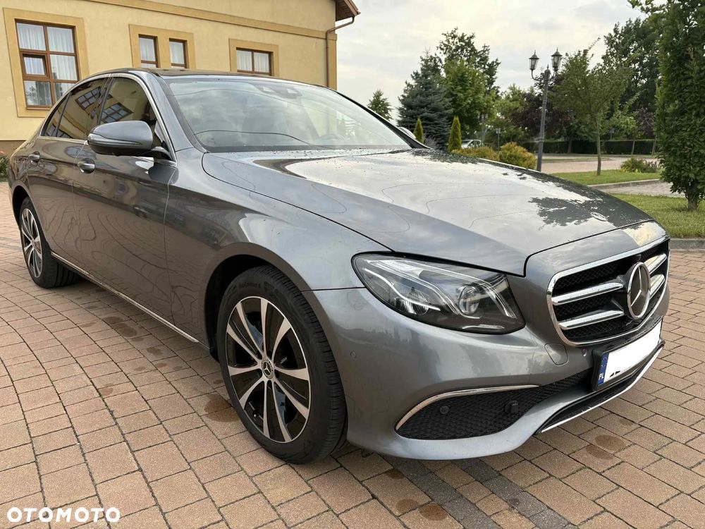 Mercedes-Benz Klasa E 220 d 4Matic 9G-TRONIC Exclusive - 3