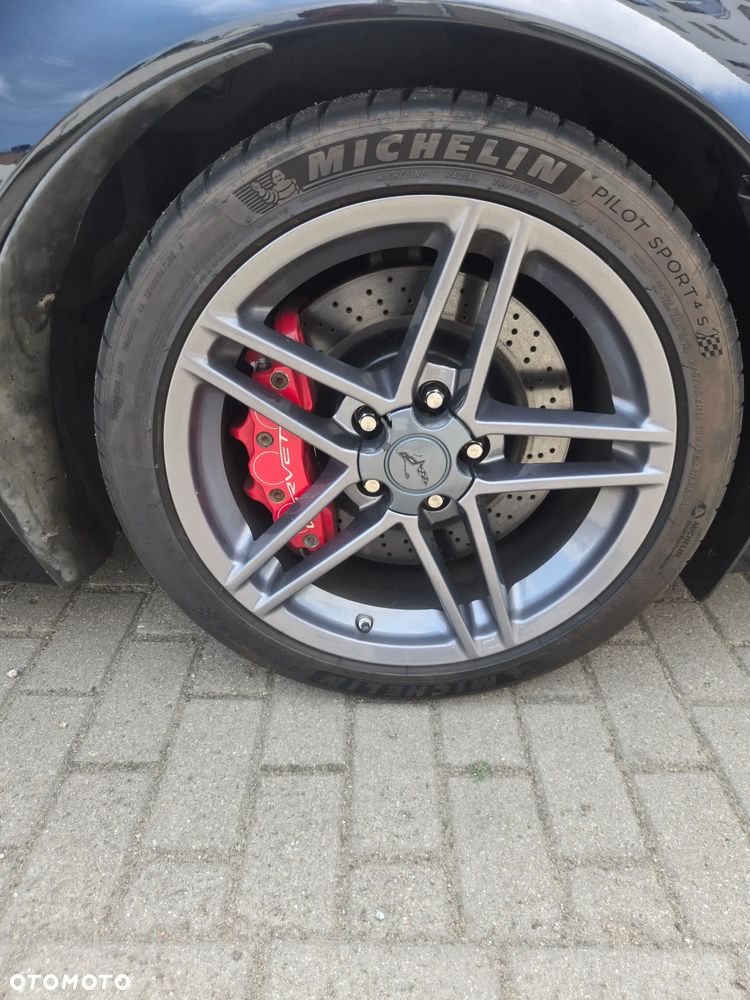 Chevrolet Corvette - 16