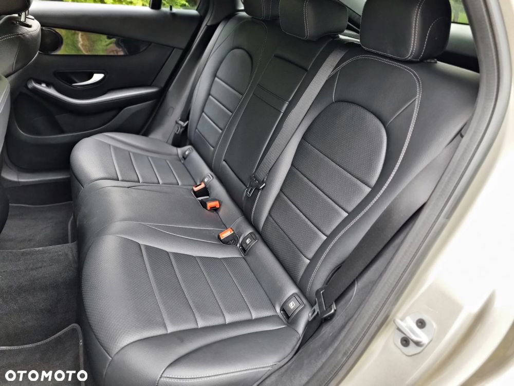 Mercedes-Benz GLC 300 d 4Matic 9G-TRONIC Exclusive - 28
