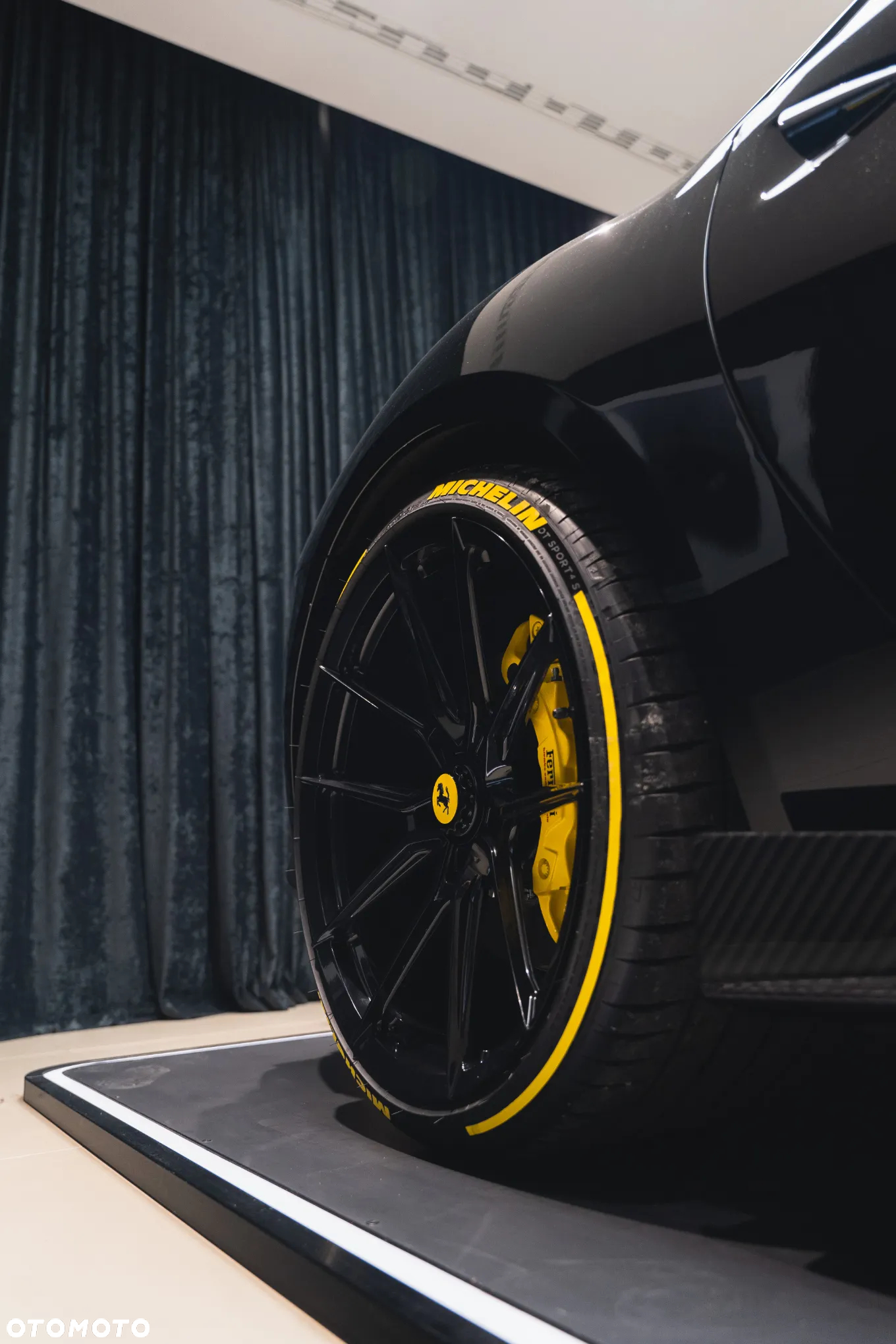 Ferrari 812 Superfast - 11