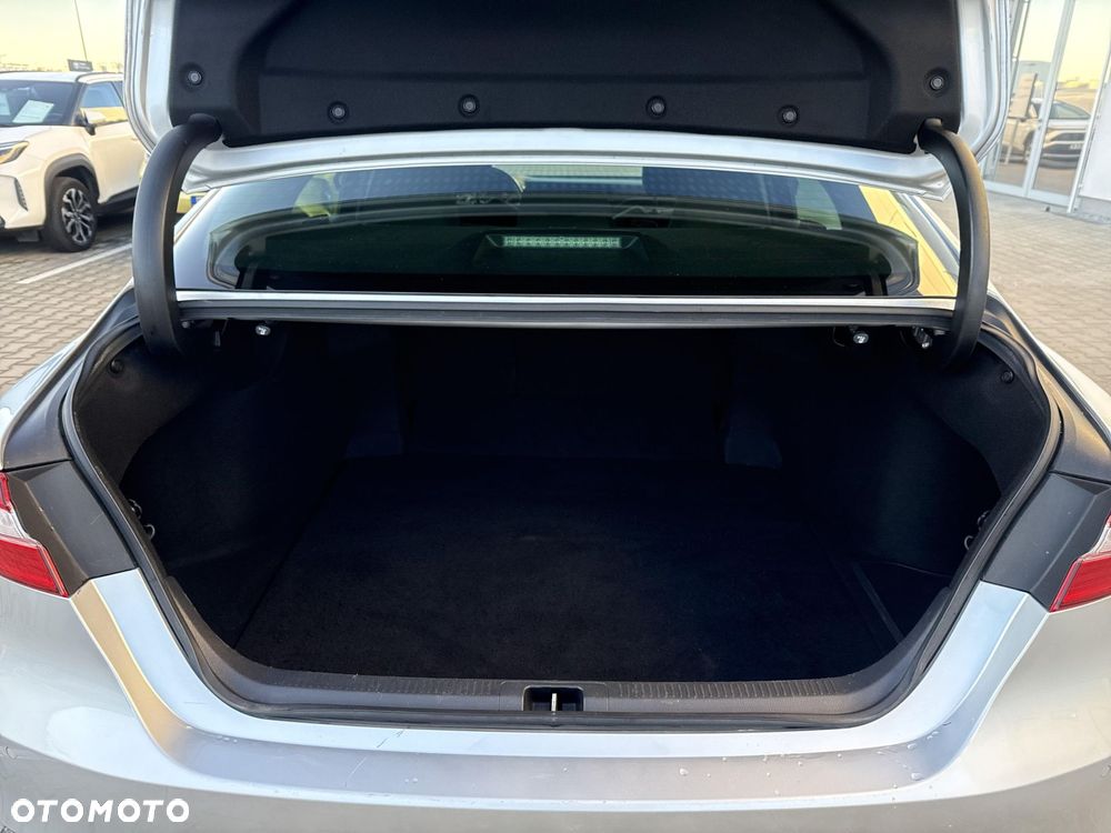 Toyota Camry 2.5 Hybrid Comfort CVT - 11