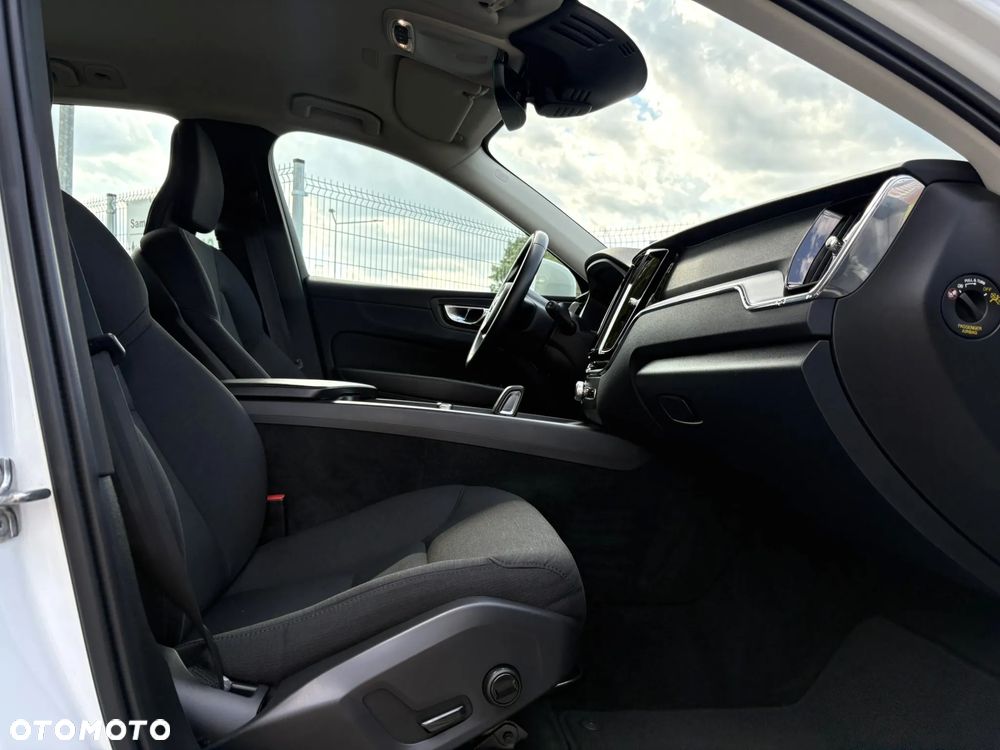 Volvo XC 60 B4 B Momentum - 27