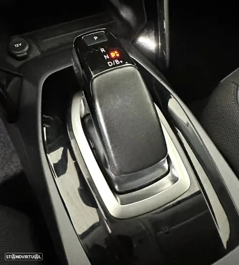 Peugeot e-2008 50 kWh Allure - 17