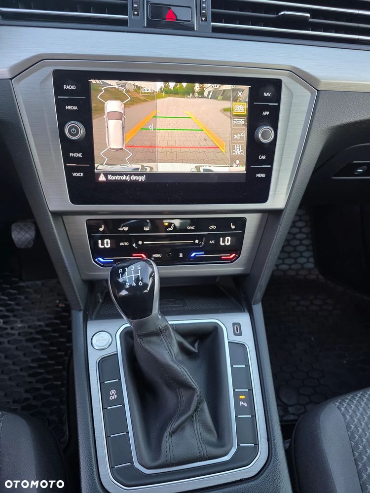 Volkswagen Passat - 15