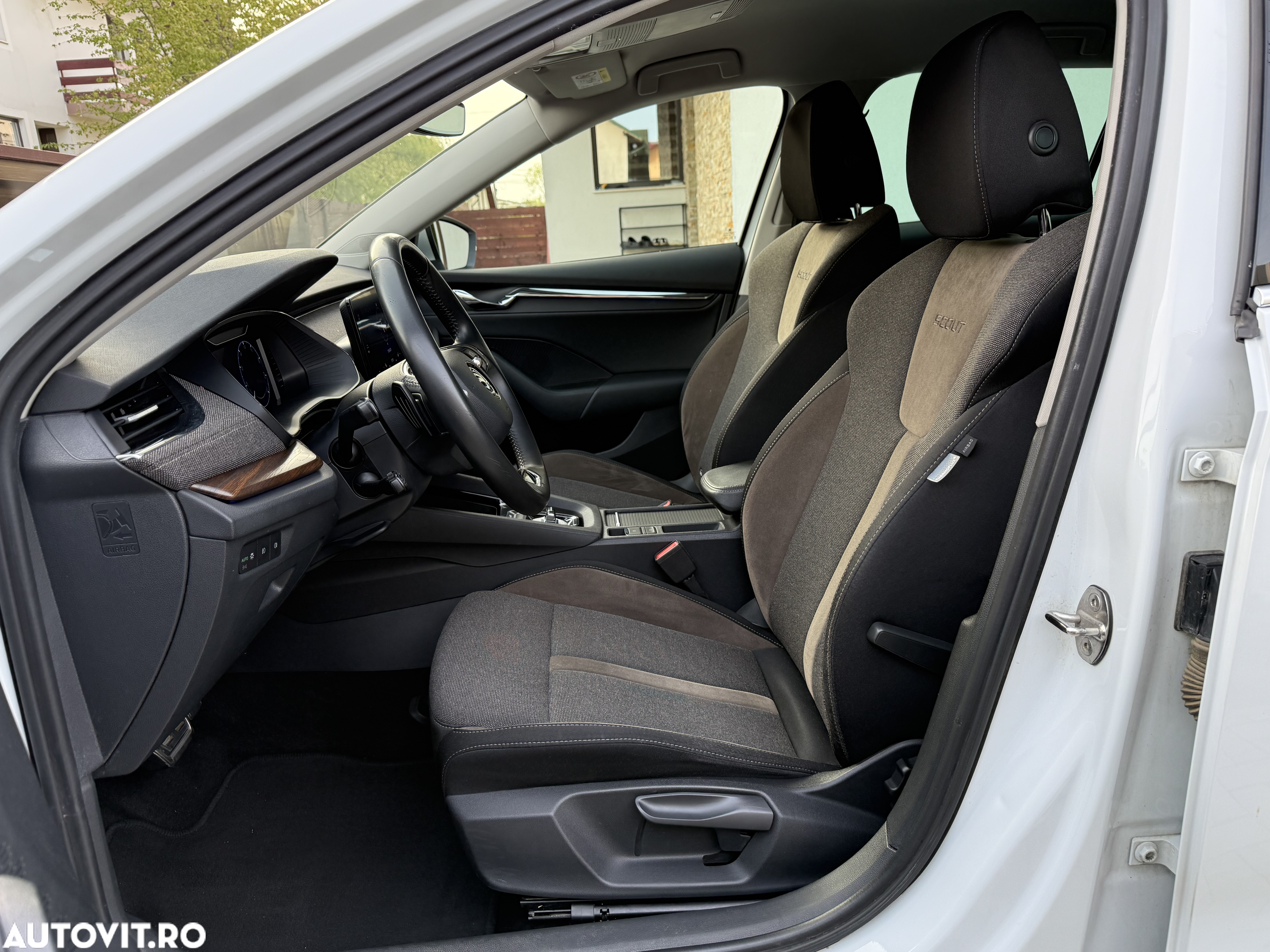 Skoda Octavia Combi 2.0 TDI DSG 4X4 Scout - 5