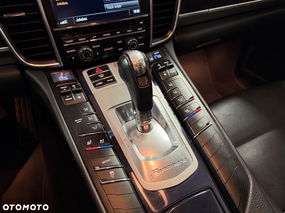 Porsche Panamera 4 - 22