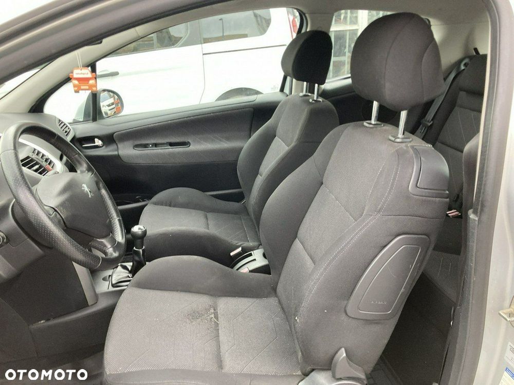 Peugeot 207 - 8