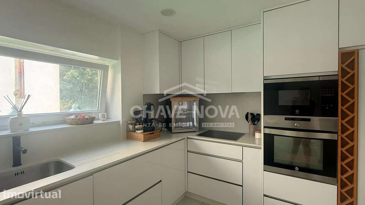 Moradia Bifamiliar (T3+T1) c/ Terraço e Garagem em S. Pedro da Cova - Grande imagem: 3/30