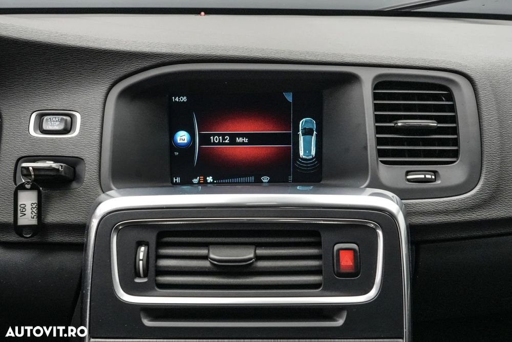 Volvo V60 D5 Momentum - 20