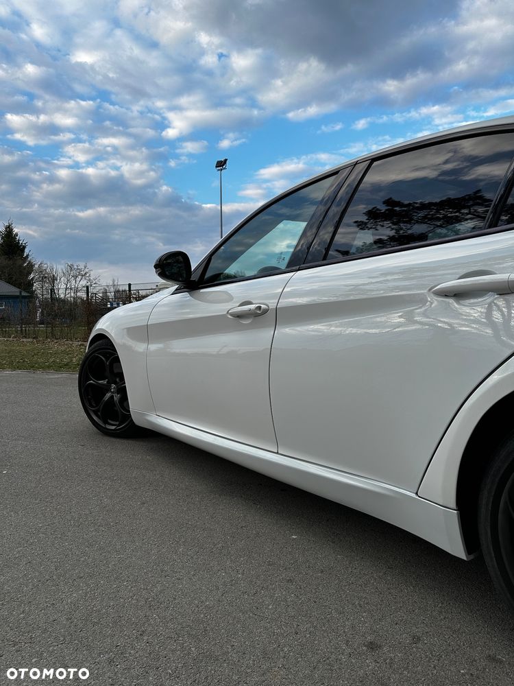 Alfa Romeo Giulia 2.0 Turbo 16V AT8 Veloce Ti - 8