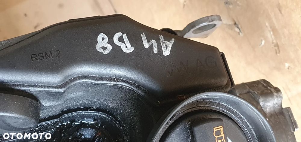 Silnik słupek blok silnika Audi A4 B8 2.0 TDI CJCA - 9