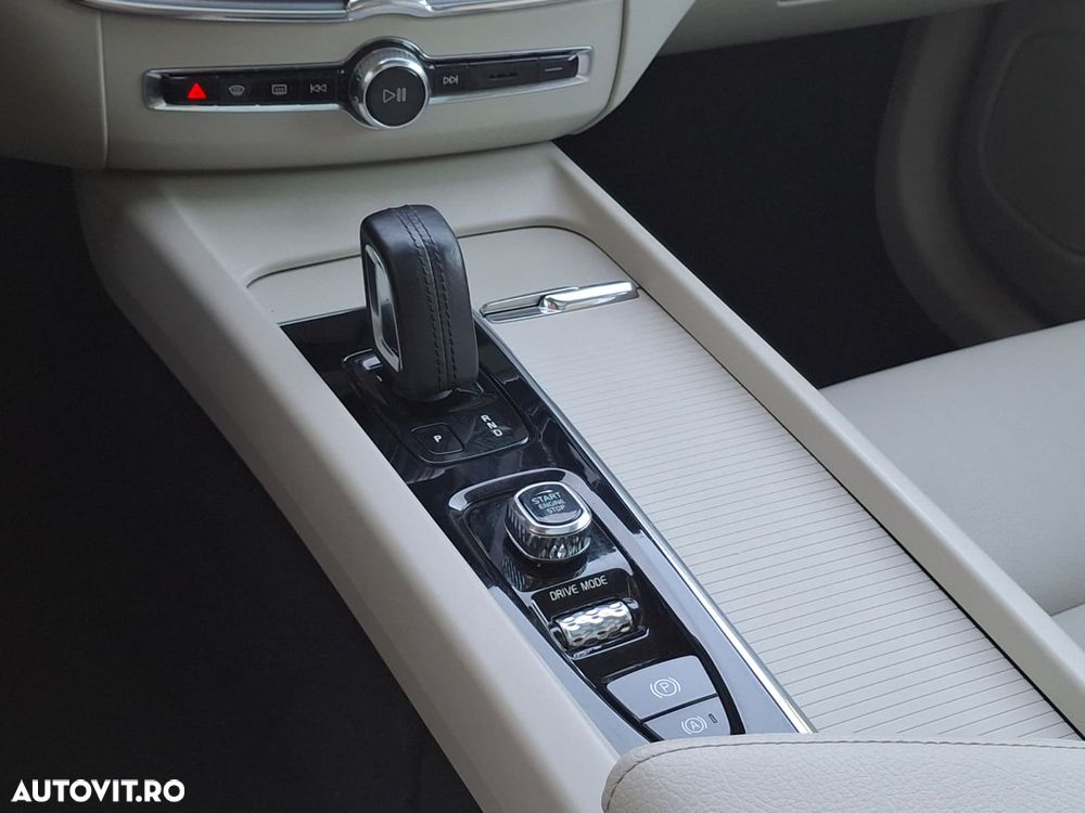 Volvo XC 60 T6 AWD Recharge Geartronic Inscription - 36