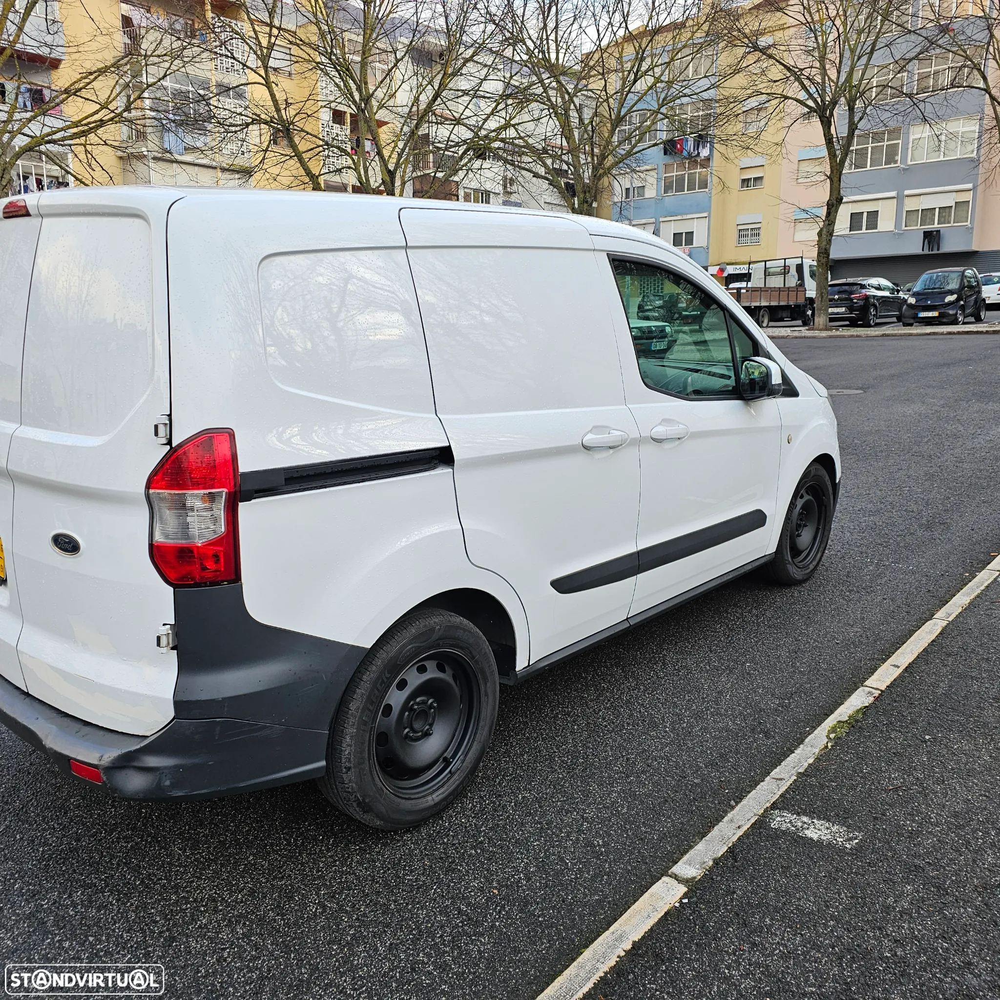 Ford Transit Courier - 2