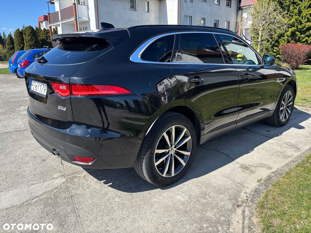 Jaguar F-Pace 2.0 i4D AWD Pure - 4