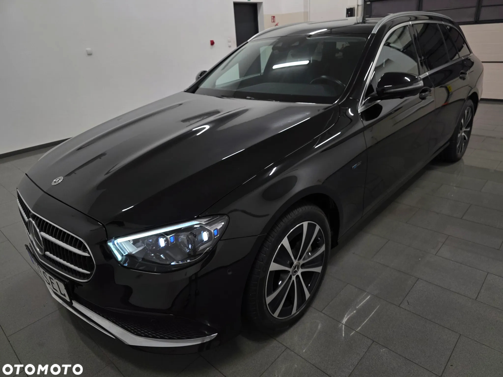 Mercedes-Benz Klasa E 220 d 4Matic 9G-TRONIC AMG Line - 35