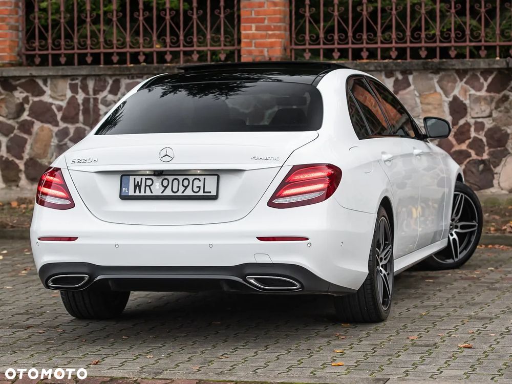 Mercedes-Benz Klasa E 220 d 4-Matic 9G-TRONIC - 12