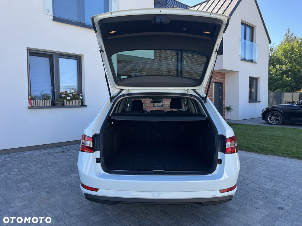 Skoda Superb 2.0 TDI Premium Edition - 8