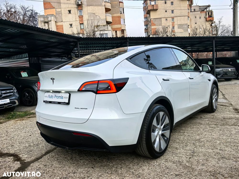 Tesla Model Y - 3