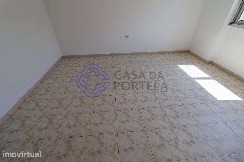 Moradia T3 com Jardim, Garagem e Sótão com terraço, no Coração do Pinh - Grande imagem: 5/60