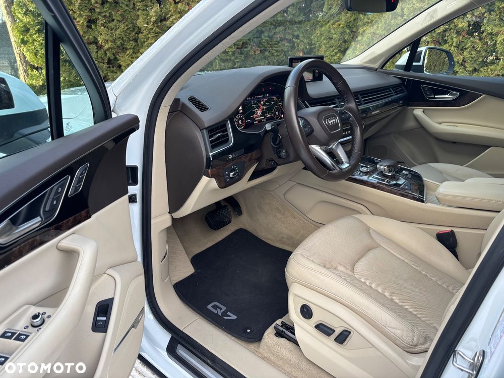 Audi Q7 - 9