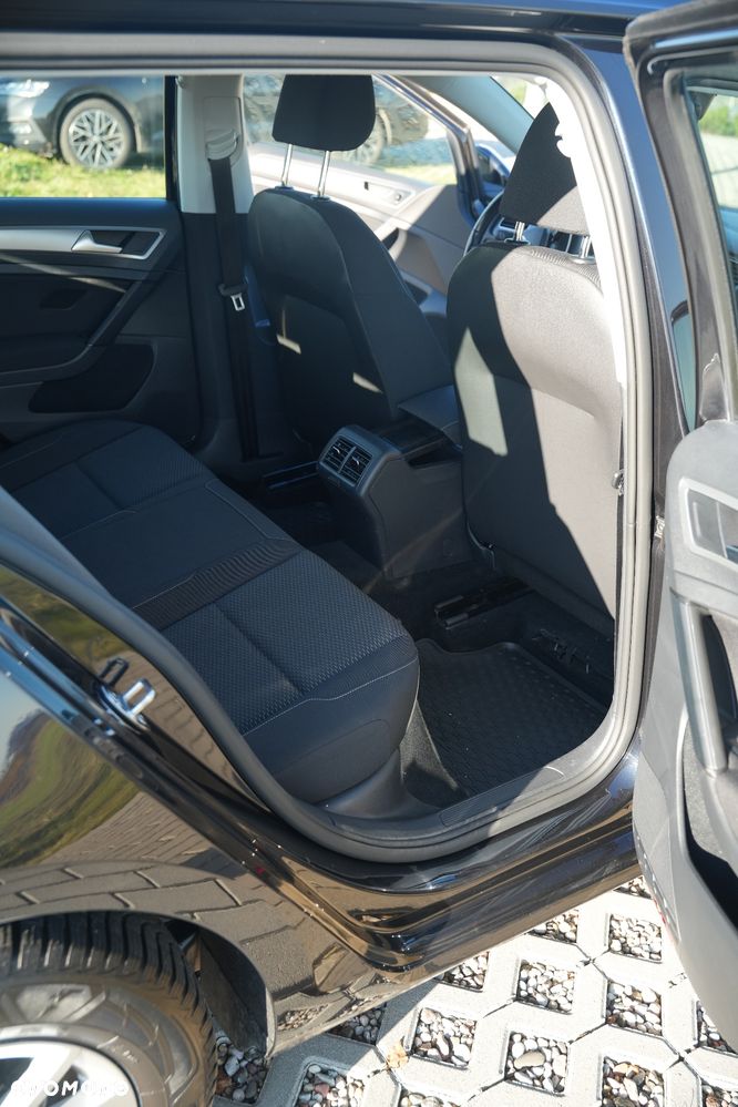 Volkswagen Golf - 23