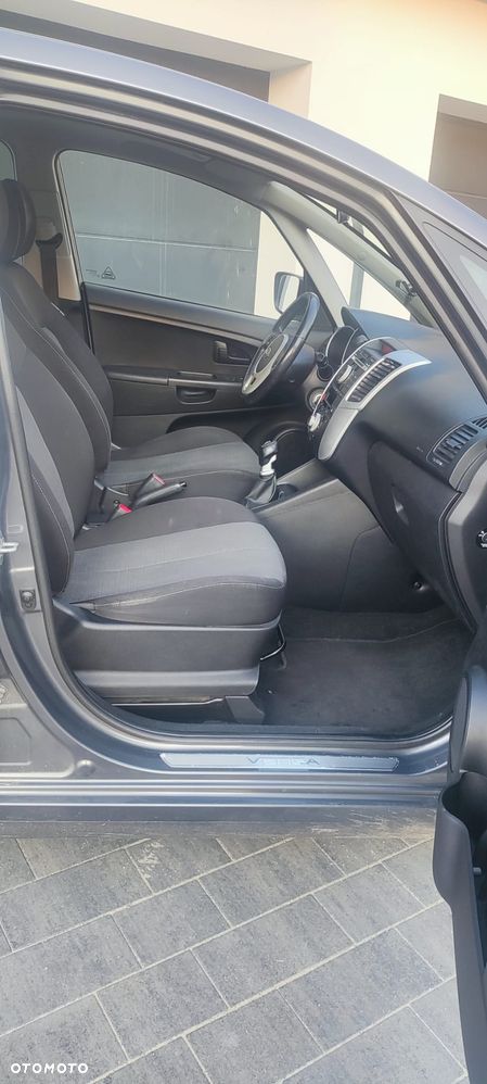 Kia Venga - 31
