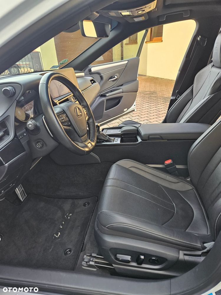 Lexus ES 300h F Sport Edition - 9