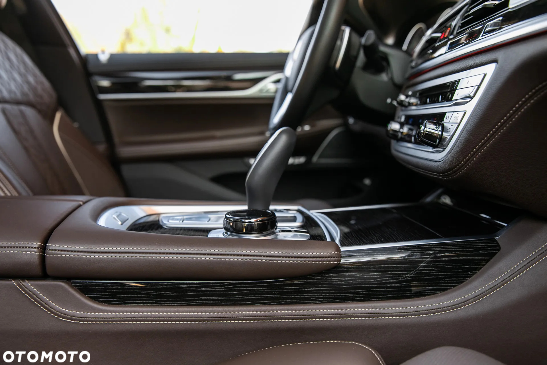 BMW Seria 7 750Li xDrive - 17