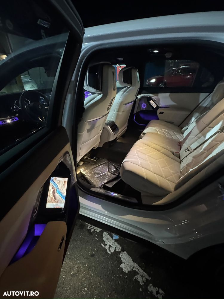 BMW Seria 7 740d xDrive MHEV - 10
