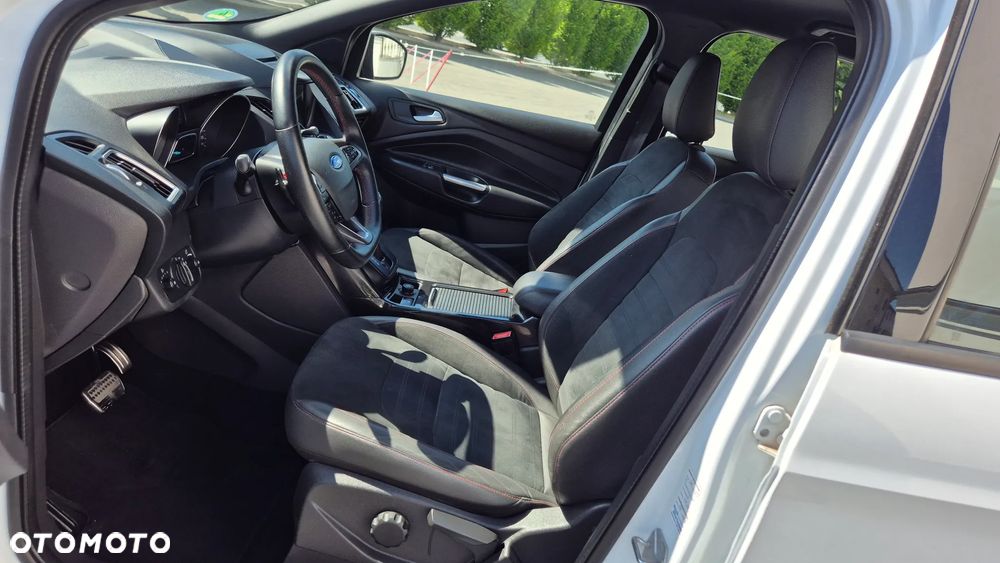 Ford Kuga 2.0 TDCi 4x4 ST-Line - 14