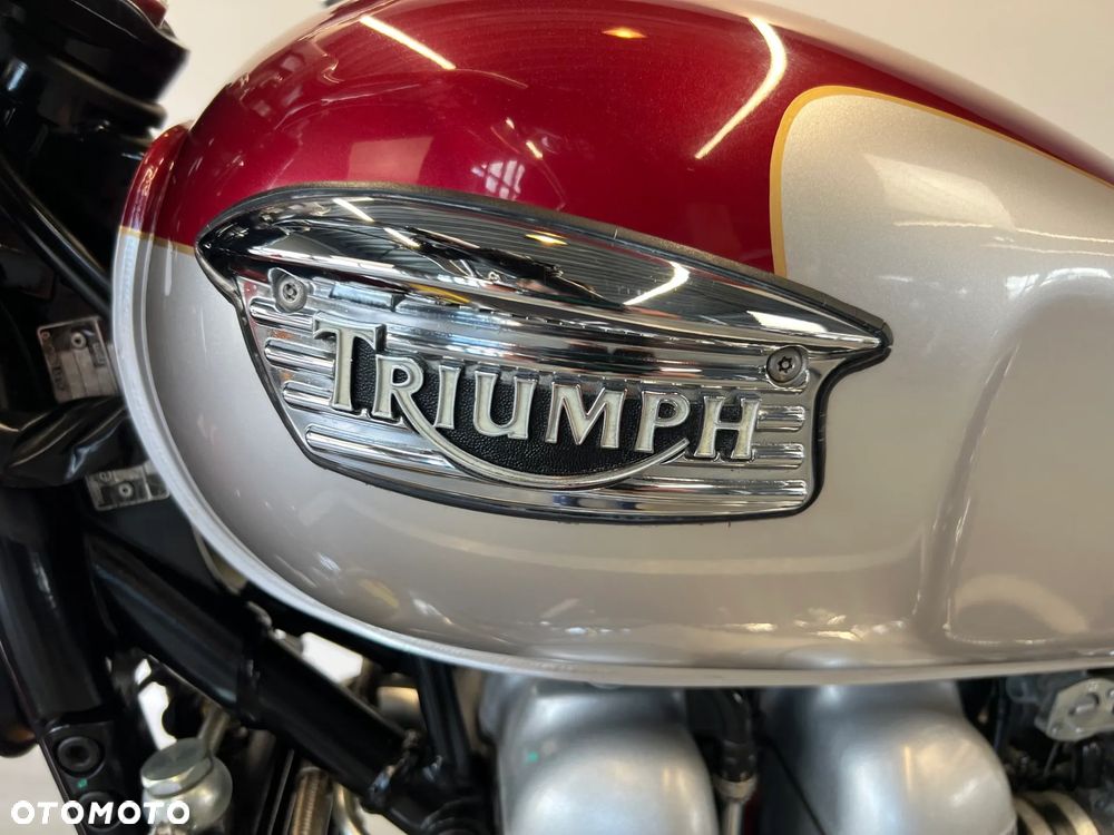 Triumph Bonneville - 18