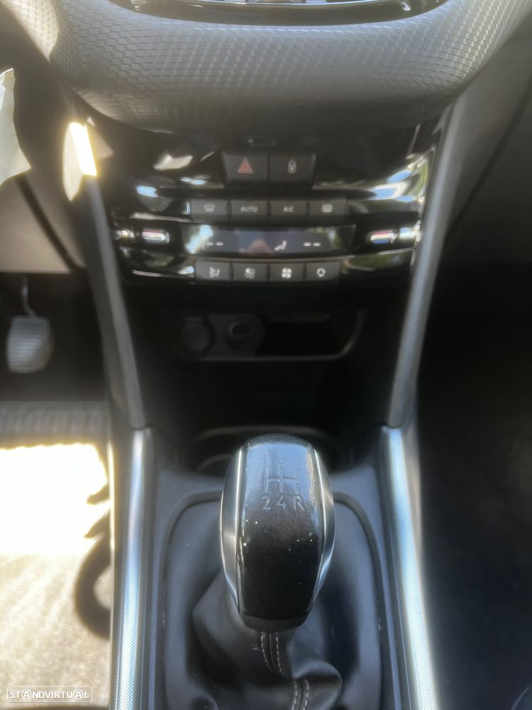 Peugeot 2008 1.2 PureTech Allure - 18