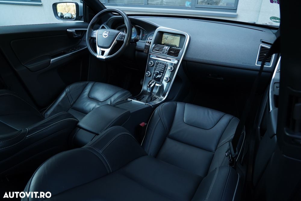Volvo XC 60 D5 AWD Geartronic Summum - 10
