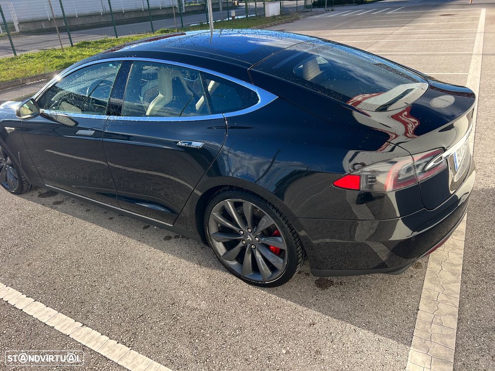Tesla Model S P90D - 9